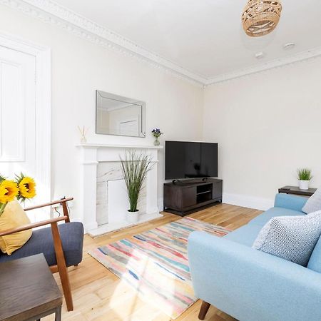 2 Bedroom Apartment On Peebles High Street Kültér fotó