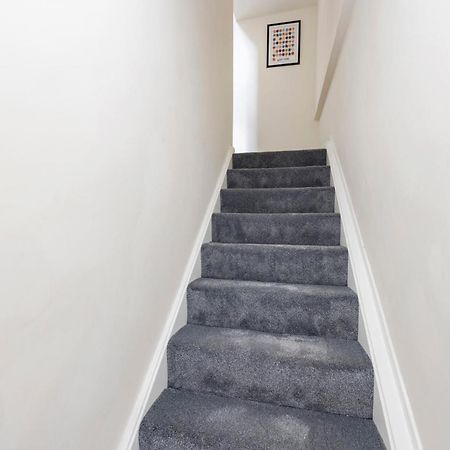 2 Bedroom Apartment On Peebles High Street Kültér fotó