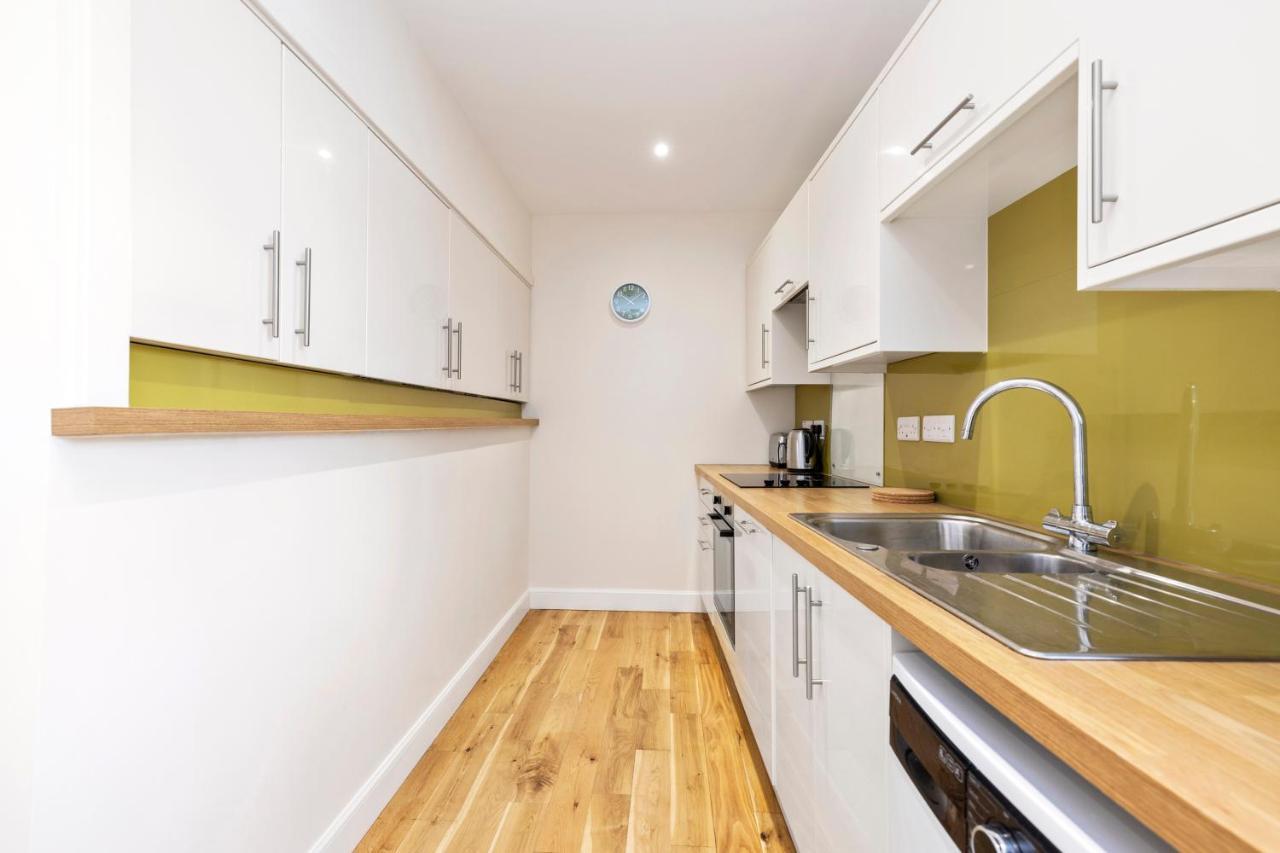 2 Bedroom Apartment On Peebles High Street Kültér fotó