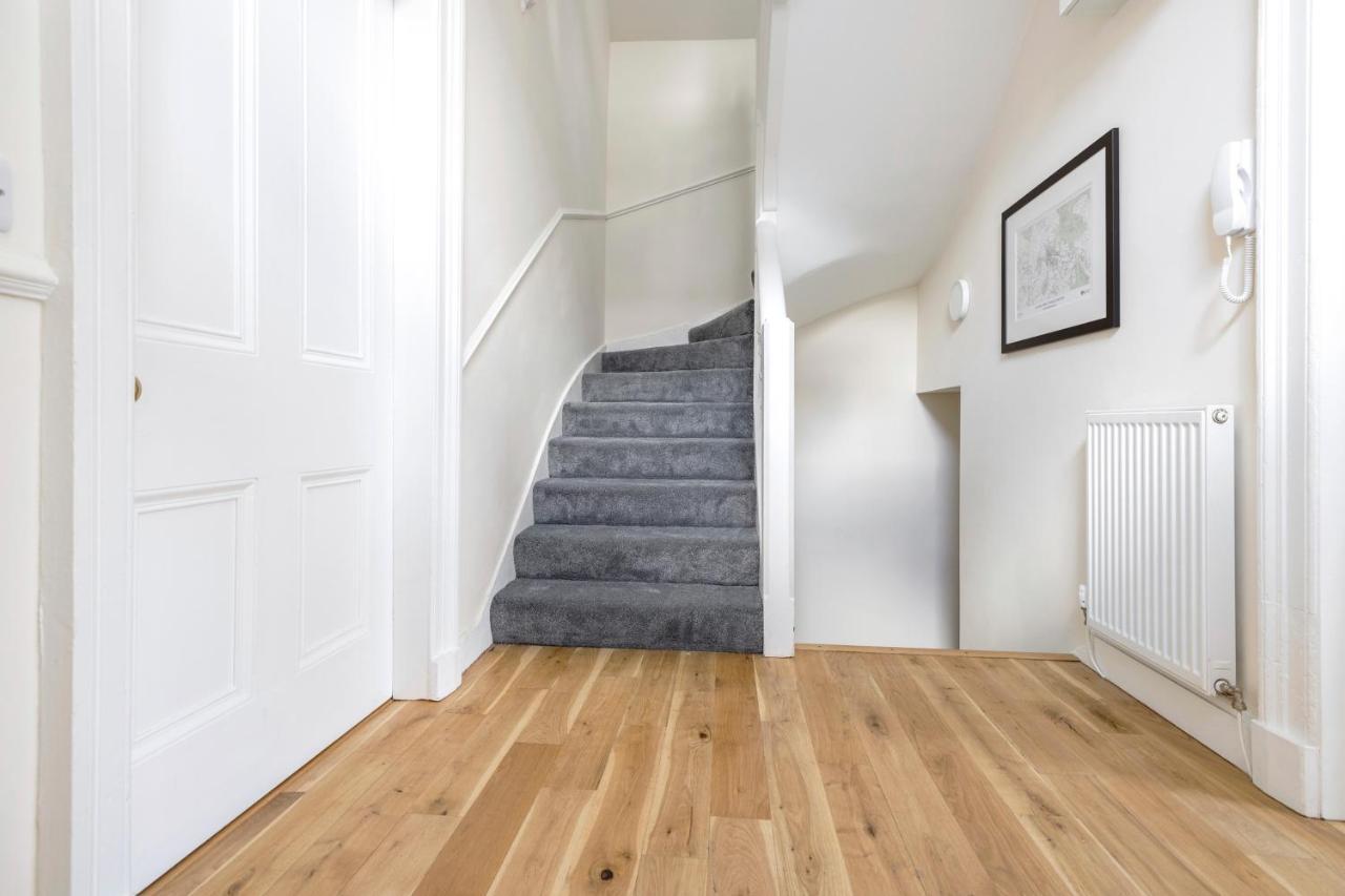 2 Bedroom Apartment On Peebles High Street Kültér fotó